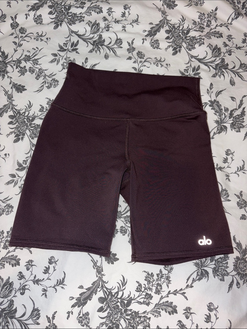 ALO Yoga High-Rise Bike Shorts in Dark Brown